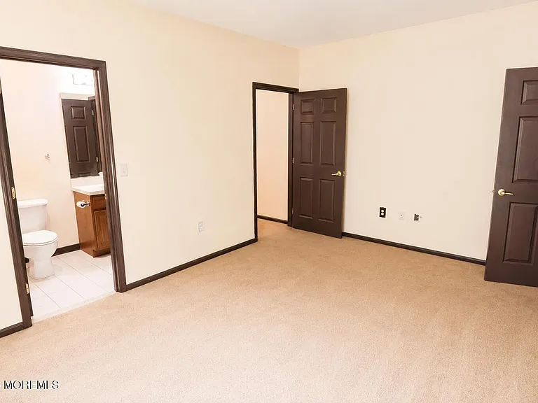 526 Saint Andrews Pl — Photo 6