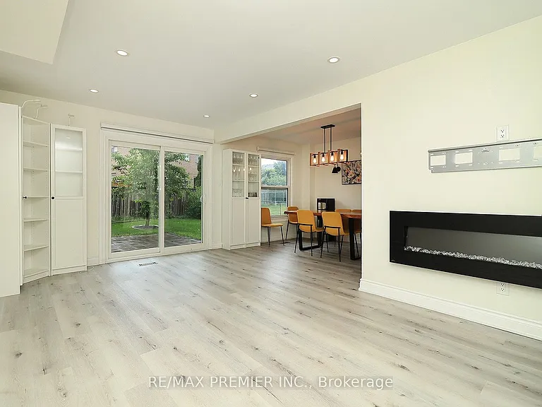 27 Prairie Dunes Pl — Photo 5