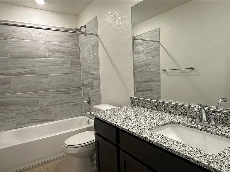 1201 Lehmann Dr — Photo 6
