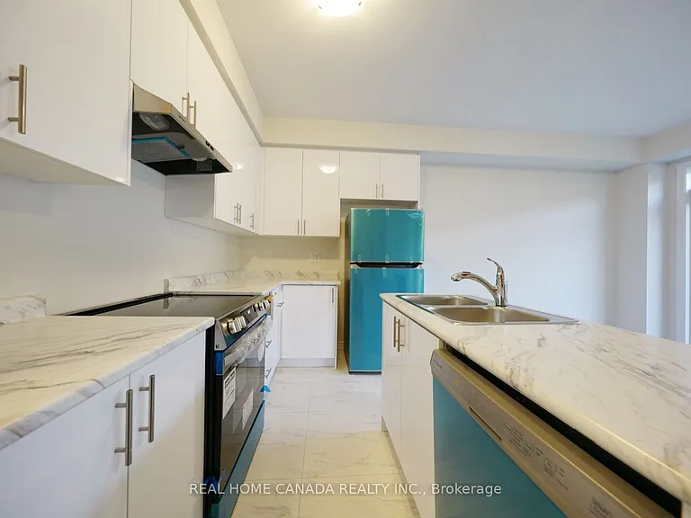 24 Durham Ave — Photo 7