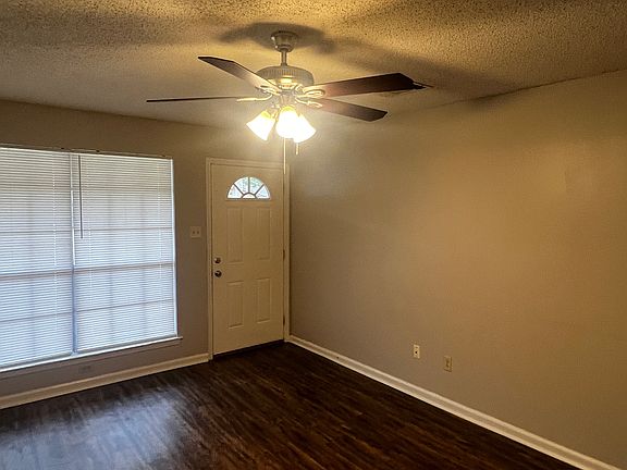 3rd image of 21 Valerie Ct