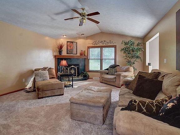 4th image of 111 Adella Ct