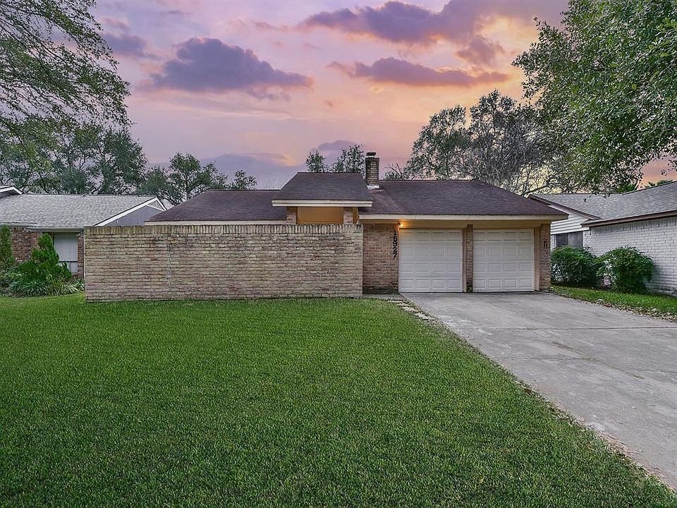 1st image of 15927 Walnut Wood Dr