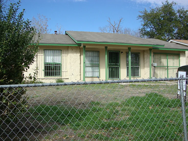 8715 Yellow Knife St — Photo 2