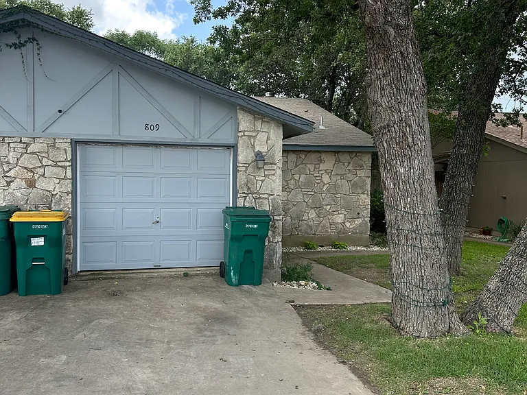 809 Adler St — Photo 1