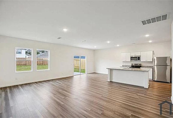 5th image of 5723 Roadhouse Dr