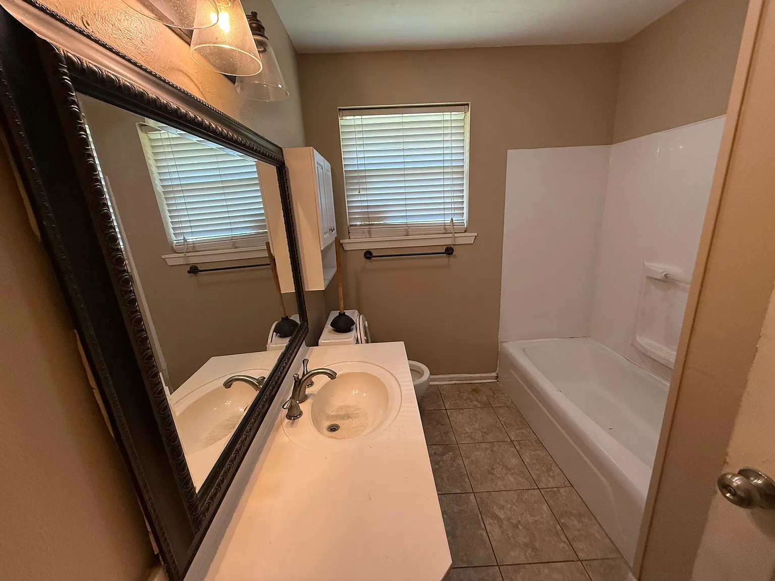 3 bed, 1.5 bath, 1358 sqft, $1,600 — Photo 4
