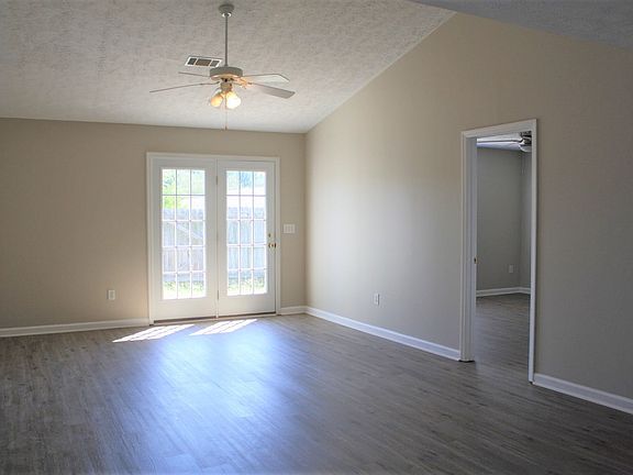 3rd image of 622 Belle Ct