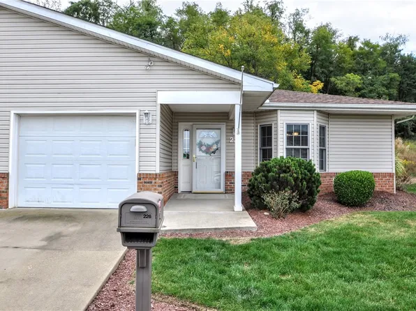 226 Village Ct, Washington, PA 15301