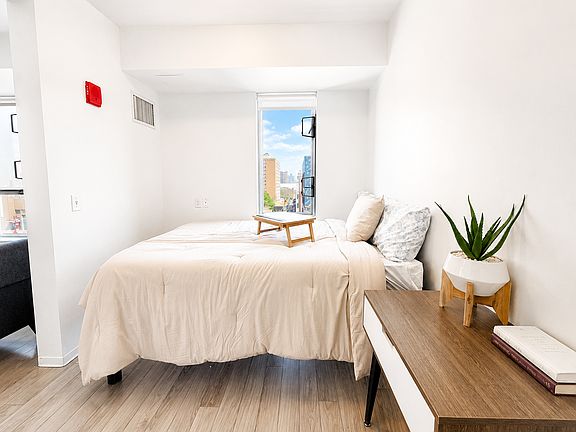3rd image of 1047A Commonwealth Ave #S6