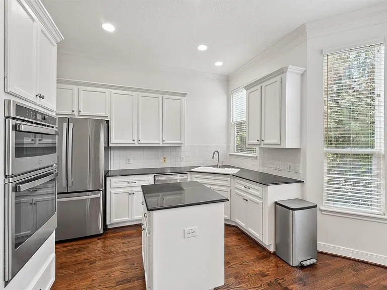 208 Hawthorne St #A — Photo 15
