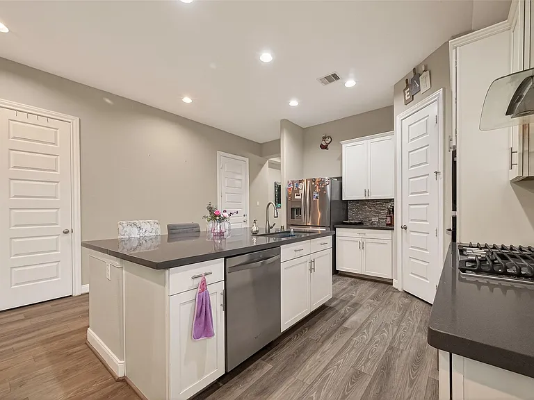 2209 Hidden Meadow Ln — Photo 16