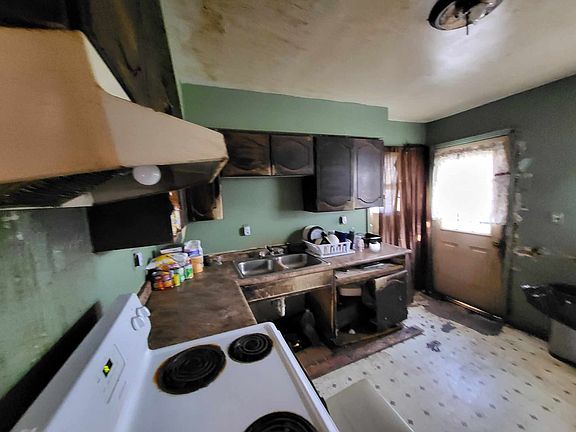 5th image of 1211 Cedar St