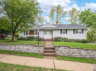 650 Ellen Pl, Oradell, NJ 07649