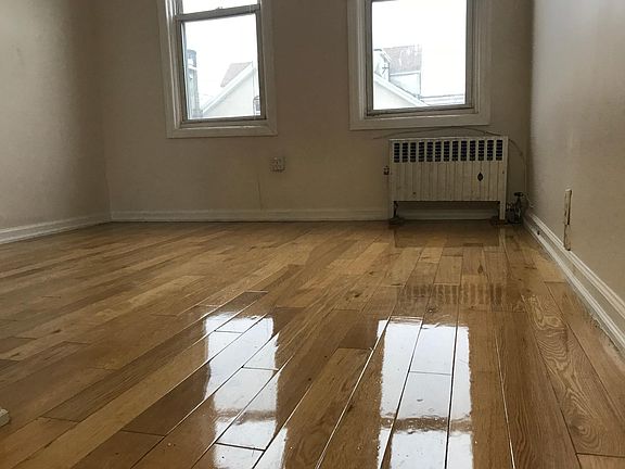 3rd image of 184 Bay 26th St #2