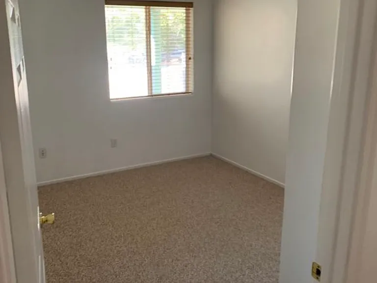 2620 Steensen St — Photo 8