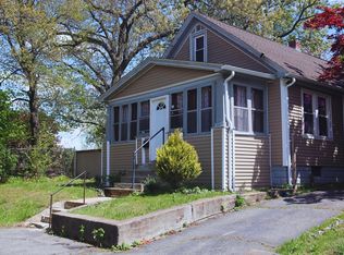 27 Bushwick Pl, Springfield, MA 01109