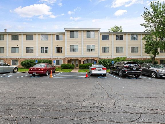 2nd image of 942 Guelbreth Ln APT 201