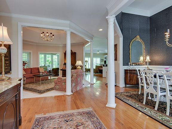 4th image of 279 Willow Lake Dr
