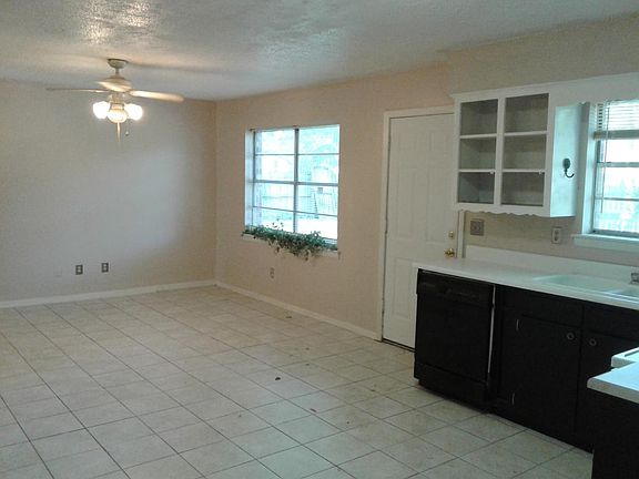 Dining room - Kitchen