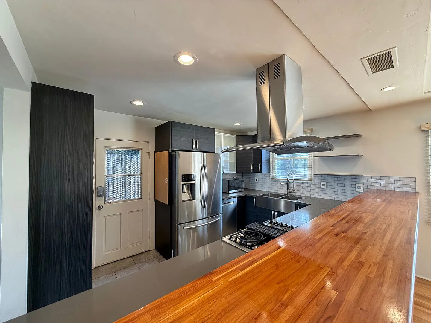 Talmadge Retreat 3BD/2BA with Pool and Solar — Photo 4