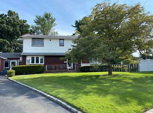 812 Carl Ct, Wantagh, NY 11793