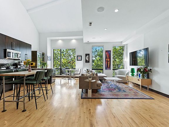 3rd image of 2130 W North Ave #303