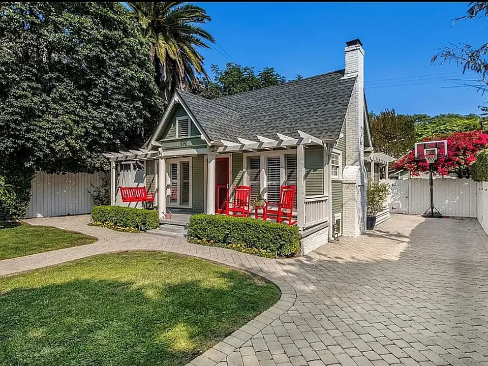 1232 N Poinsettia Pl