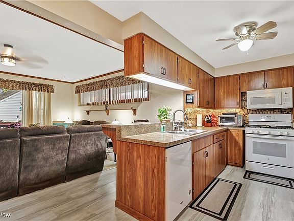 5th image of 25550 Glenbrook Blvd