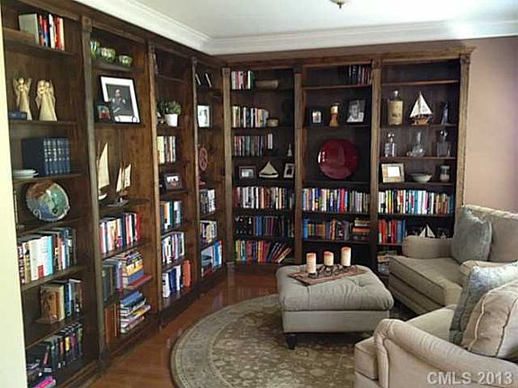 Office w Book Shelves_05212013