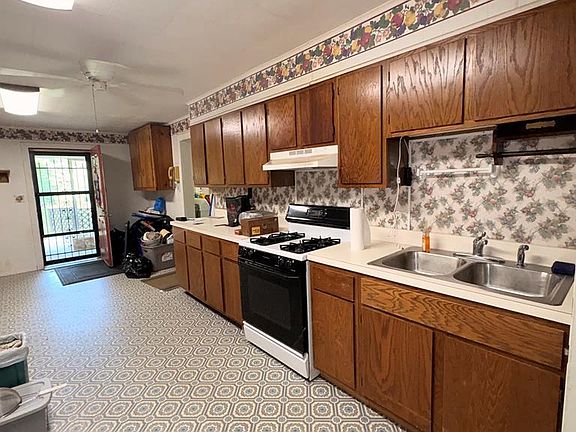 3rd image of 183 Carol Dr