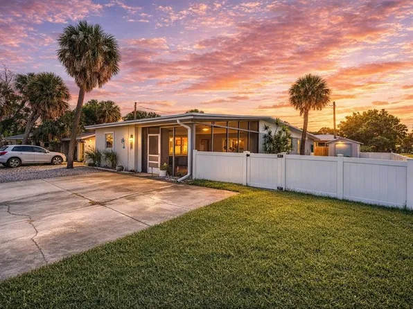 360 71st Ave, Saint Pete Beach, FL 33706