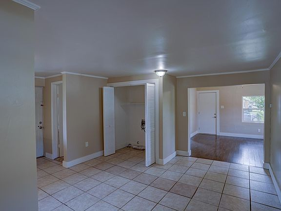 4th image of 428 W D St