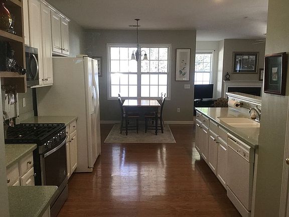 Kitchen and dining area.