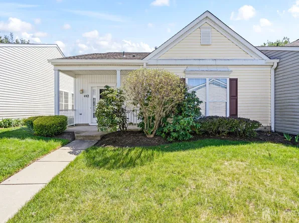 442 Bluebird Dr, Monroe Township, NJ 08831