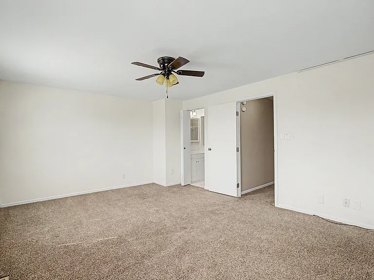 1406 Old Town Ct — Photo 25