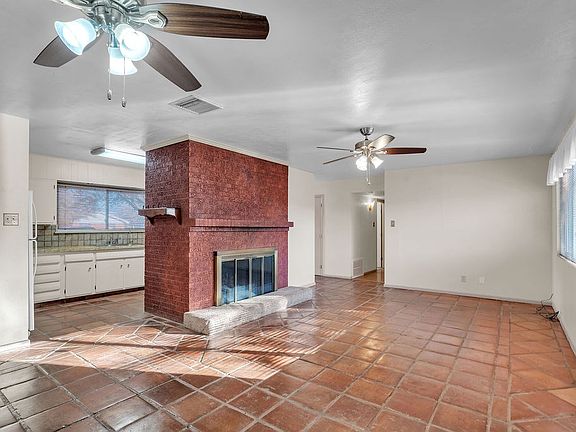 4th image of 2300 Cindy Ln