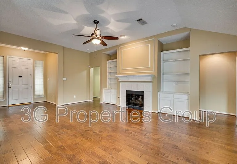 3900 Oak Park Dr — Photo 8