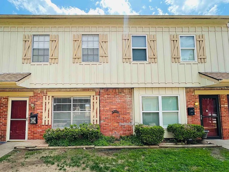 6168 S Madison Pl #B — Photo 2