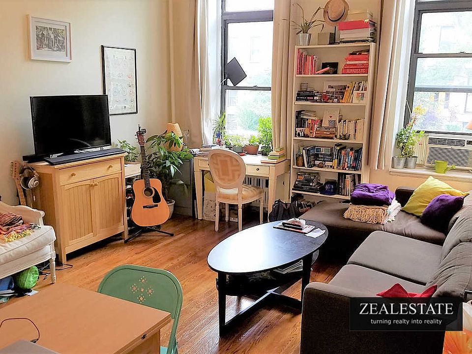 1st image of 210 Park Pl APT 2A