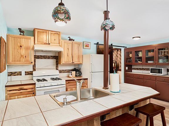 Large kitchen with lots of cupboards