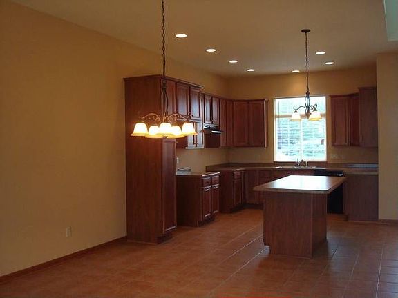 Kitchen& Dinning area