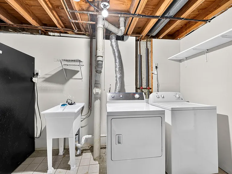 591 Summit Hills Dr — Photo 22