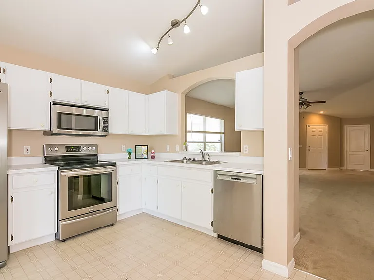 1120 Lake Shore Ranch Dr — Photo 7