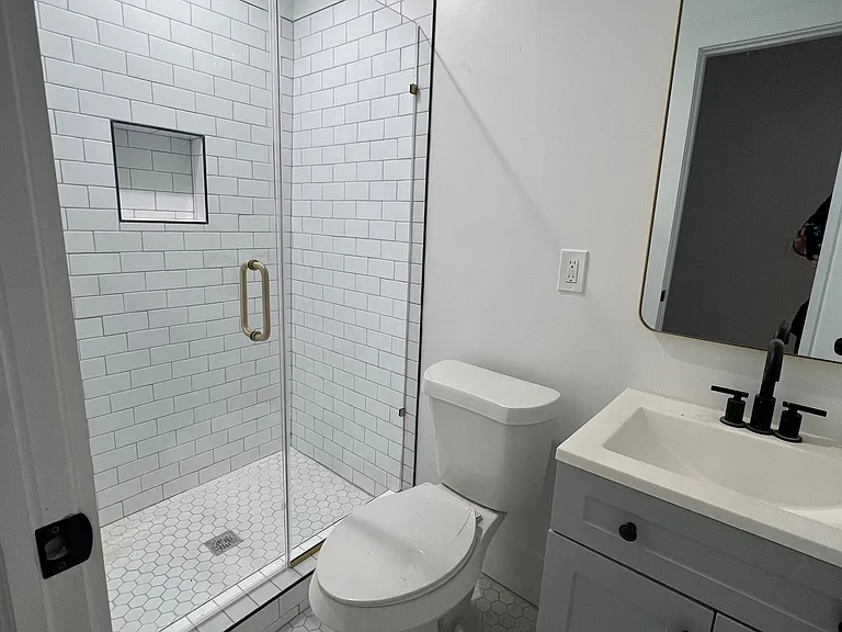 186 Hurt St NE #D1 — Photo 4