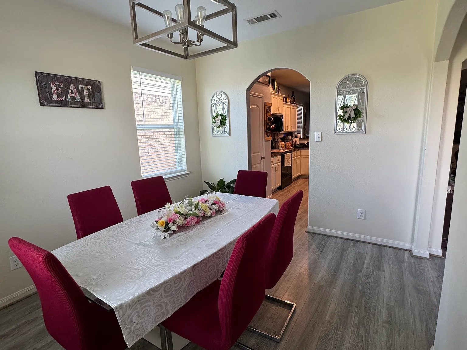 3 bed, 1581 sqft, $2,250 — Photo 4