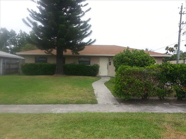 1st image of 4711 Pineaire Ln
