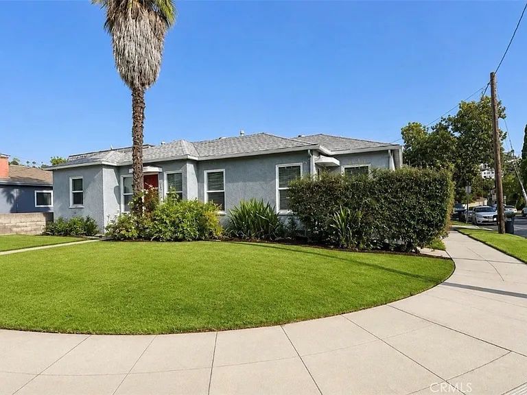 716 Fischer St — Photo 2