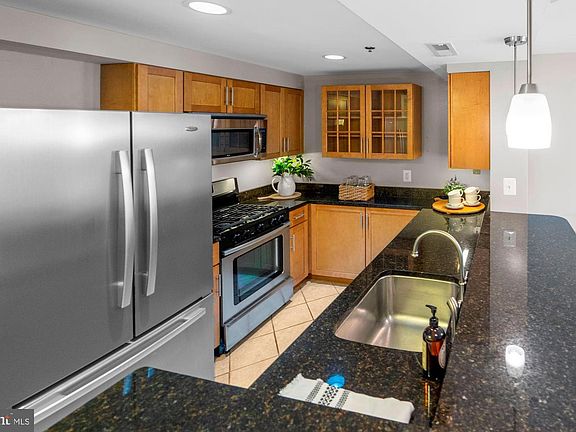 5th image of 1045 N Utah St #2708