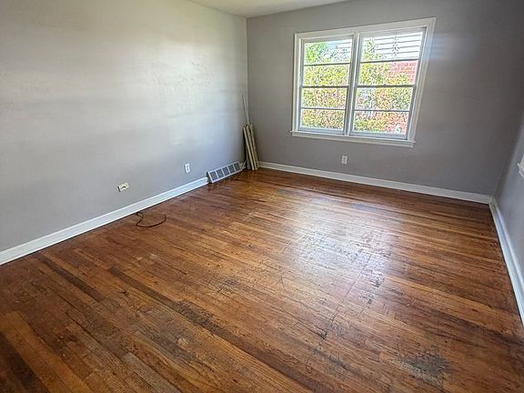 5th image of 3122 Baldwin St
